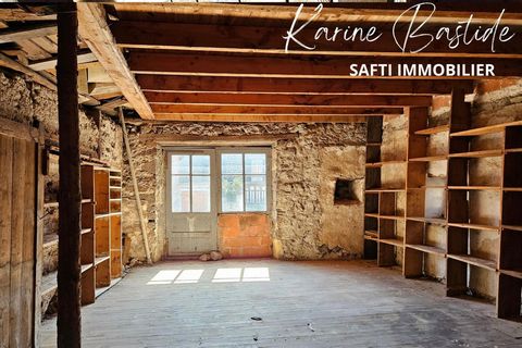 Située à Cayres (43510), cette maison présente un emplacement central dans un village touristique renommé. Proche de l'église historique de Cayres, elle bénéficie d'une proximité remarquable avec le lac du Bouchet et les sentiers de randonnée pittore...