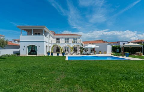 An exclusive villa for sale with a beautiful view of the sea, in beautiful Istria, not far from Poreč. The villa is built and equipped of the highest quality, and staying in it gives you a feeling of exceptional comfort and opulence. The layout of th...