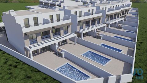 MANTA ROTA VILLAS – ALGARVE - Sector A , Fração D Exclusivo Condomínio Fechado a 400m da Praia ! Descubra o Manta Rota Villas – Algarve, um belo e exclusivo condomínio fechado localizado na encantadora vila piscatória de Manta Rota, na deslumbrante r...