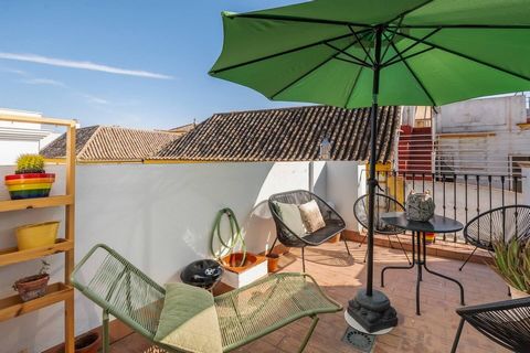 Great opportunity, spectacular home in the Barrio de San Luis with VUT License!! Triplex house in house built in 1910 and renovated in 2005. Modern style, with excellent qualities. Exterior and very bright, with high ceilings. It has almost 100m2 bui...