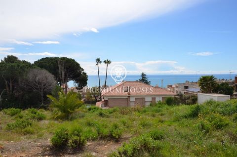 Situado en una ubicación privilegiada, a tan solo 15 minutos de Barcelona, este terreno ofrece panorámicas vistas al mar y se encuentra a poca distancia a pie de comercios y de la playa. El Masnou es un encantador pueblo costero que cuenta con más de...