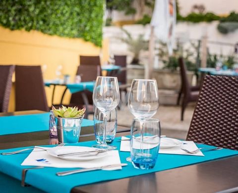 Restaurant of Excellence in Operation – Carvoeiro, Lagoa Unique opportunity to acquire a high quality restaurant, located in the heart of Carvoeiro, one of the most prestigious areas of the Algarve. Situated just 500 meters from the famous Carvoeiro ...