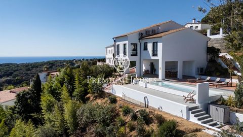 ¿Estás pensando en comprar una casa? Llega el verano y no vas a tener tiempo de tenerla lista para entrar a vivir. Te ofrecemos esta magnífica propiedad completamente amueblada y decorada con un gusto exquisito y con fantásticas vistas al mar. Dispon...