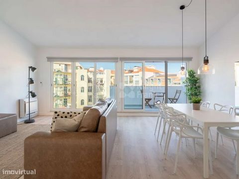 Apartamento T2 com terraço com vista para o Castelo de São Jorge, num prédio recentemente renovado em São Lázaro, junto ao Campo Santana, perto da Avenida da Liberdade e Martim Moniz. Inserido num bairro tipicamente lisboeta, no coração da cidade, co...