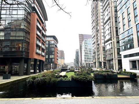 Ruim en licht appartement met 2 slaapkamers en 2 badkamers met een royaal privéterras dat zich uitstrekt over de volledige lengte van het appartement op de 1e verdieping (met lift) van een modern ontworpen gebouw. Deze gemeubileerde woning met een pr...