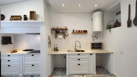 Esta encantadora casa rústica térrea, remodelada e mobilada é constituída por 4 divisões assoalhadas, localizada na pitoresca vila do Torrão, em Alcácer do Sal, está disponível para venda. Situada a apenas 40 minutos das deslumbrantes praias da costa...