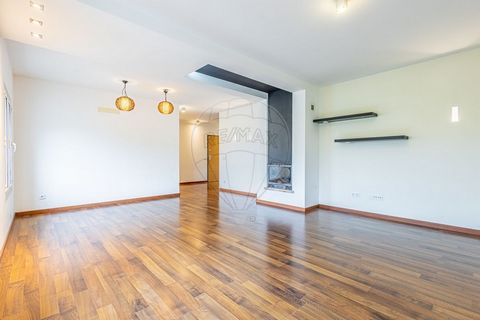 Apartamento T3 para Venda - Excelente Oportunidade de Investimento em Santarém  Descubra este espaçoso e luminoso apartamento T3, ideal para quem procura conforto, qualidade de vida e uma excelente oportunidade de investimento imobiliário. Localizado...