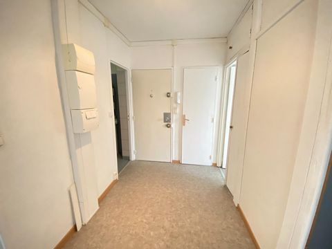 A Noyon, T3 refait à neuf, 54 m2, dernier étage