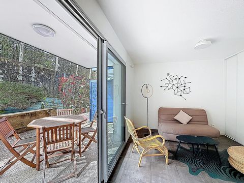 À deux pas des plages et de la place du fronton de Ciboure, à seulement 15 minutes à pied de la gare de Saint-Jean-de-Luz, découvrez cet appartement 2 pièces de plain-pied, en parfait état, dans une résidence récente et sécurisée. Ce bien, alliant co...