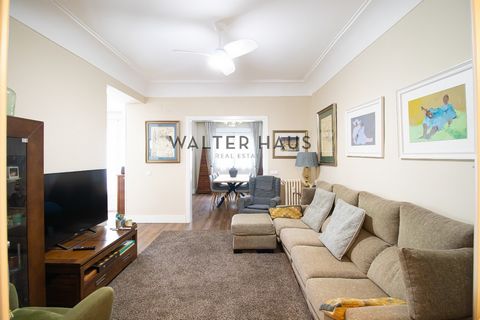 This bright, 186 m² exterior apartment offers generous and comfortable space in one of Madrid's most sought-after areas, the Goya neighborhood. Its spaciousness and layout make it an excellent opportunity for families or those looking for a stately h...