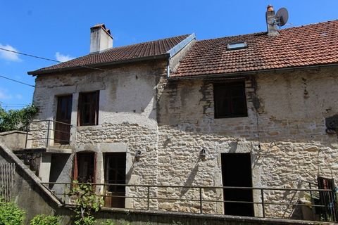 Dpt Côte d'Or (21), à vendre VEUVEY SUR OUCHE (21). Maison de village P6 de 136 m². Grange, terrain de 300 m²