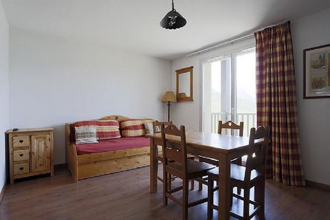 The residence le Hameau de Balestas is situated in town of Peyresourde in Peyragudes. It is located 500m from slopes, ski lift, we have a directly access to slopes with a free shuttle and a return ski in ski out on a blue slope. Surface area : about ...