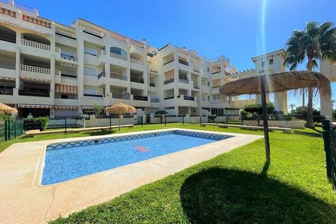 Beautiful apartment on the Costa Tropical that is ideal for unforgettable sun holidays with family or friends. It is located in an apartment complex with a lift and no fewer than 8 communal swimming pools. A short distance from the property is the se...