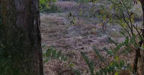 Die Agentur Yavlena bietet ein Grundstück mit einer Fläche von 1.140 m² im Dorf Madjerito zum Verkauf an. Es gibt Strom und Wasser neben dem Grundstück. Geeignet für den Bau eines Einfamilienhauses. ca. 8 km. südlich von Stara Zagora befindet sich da...