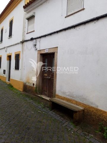 House with 4 rooms in aldeia da Mata. It has good areas but needs remodeling. Excellent opportunity.