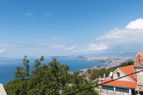 Captivating holiday home located in Podstrana is equipped with a garden from where you can enjoy a spellbinding view of the region and blue water across it. The house has a bedroom and a living room cum bedroom that can host up to 7 people. Explore t...