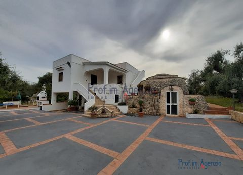 An interesting villa for sale in the countryside in the countryside of Ostuni, surrounded by nature. The property is in good structural condition and consists of a gated access, a large forecourt, and is arranged on two levels: the basement floor con...