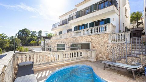Real Estate Agent: This charming semi detached villa with Mediterranean stone elements and beautiful panoramic landscape views is located in Genova, on the outskirts of the capital of Palma de Mallorca. The property has a total area of approx. 208 m2...
