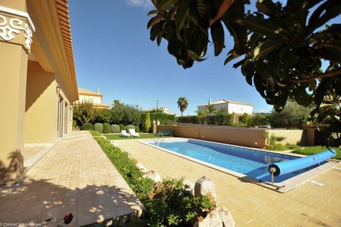 This villa has a large garden with a private swimming pool, several terraces and a BBQ. Inside you will find everything for a luxurious holiday. The villa has 3 bedrooms and can accommodate 6 people, is homely, very bright and has an area of 170 m². ...