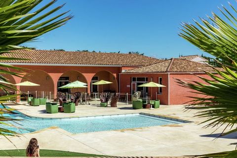 Le Domaine de Bacchus is autoluous and consists of connected houses with a garden / terrace with outdoor furniture. The houses are neat and efficiently furnished. We offer a choice of the following types: Two-room villa for two persons (FR-34400-03),...