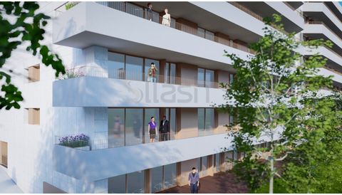 Nouvel appartement de 3 chambres avec balcon de 15,10m2 à Porto. Cet appartement, situé au deuxième étage, se compose d'une cuisine entièrement équipée dans un espace ouvert, salon et salle à manger, balcon avec accès à la buanderie et cuisine, une s...