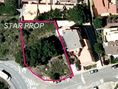 STAR PROP always with you, the leading real estate agency in Llançà, is pleased to present to you a buildable land that will captivate you from the first moment. Get ready to discover all the wonders that this land has to offer! Strategically located...