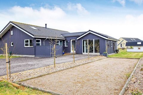 Holiday cottage with whirlpool, sauna and an activity room and plenty of space. The house was built of high quality materials and has a number of facilities as well as a 35 m² large, sunny conservatory. There are 2 bathrooms with underfloor heating a...