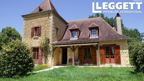 A22552TPK24 - Gebouwd in 1985, dit 4-slaapkamer Perigordische huis met een stenen gevel ligt op een groot perceel grond op het platteland van de Dordogne in de buurt van de beroemde vallei van de vijf kastelen. Met een grote garage, nuttige bijgebouw...