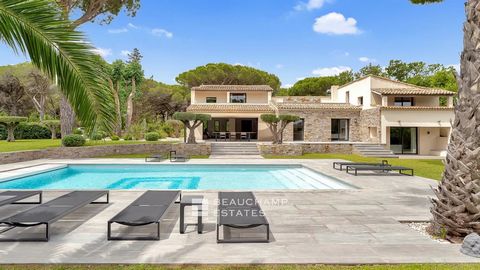 Located in Ramatuelle, 10-minute drive from Pampelonne beach and the village of Saint-Tropez, this beautiful 250m2 modern villa is ideally placed to enjoy the best of the Tropezian lifestyle. The villa is set in a calm pine forest and offers a peacef...