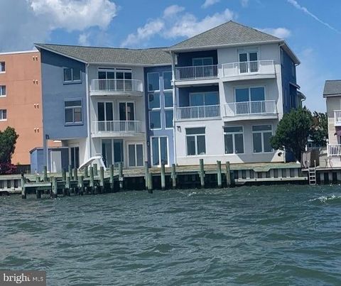 Luxury 5BR/6BA/2HBA Bayfront home with pool hits the market! This luxury home has 145 feet of water frontage with direct bay views and offers southern exposure. As you walk in the front door of this lovely home you will immediately fall in love with ...