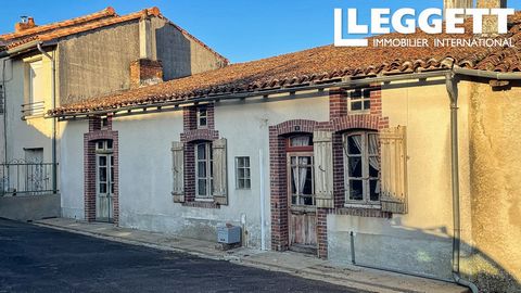 A15582 - This lovely stone house is in need of a total renovation. Currently in an uninhabitable state, but the potential is obvious. The accommodation consists of 4 rooms, a kitchen and a bathroom. Possibility to convert the loft space. Nestled in a...