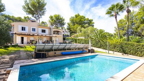 Charming villa with guest appartment in a quiet residential area in the southwest of Mallorca. This interesting Mallorca property has a plot area of approx. 1010 m2, a built-up area of approx. 187 m2, an open terrace of approx. 105 m2, as well as a c...