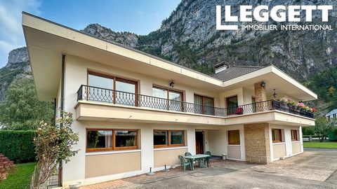 A23885JST74 - Located near the centre of Magland, just 50 km from Geneva, this spacious property is split into two large, high-quality individual apartments. It's an ideal opportunity for those seeking both a personal residence and an income-generati...