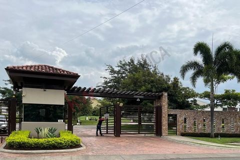 Lot for sale in an exclusive condominium in San Rafael de Alajuela, very close to Belén, Heredia. The land has 6,964sf. The condominium has underground electrical connections, with which the panoramic view is very clean; It has a children's pool and ...