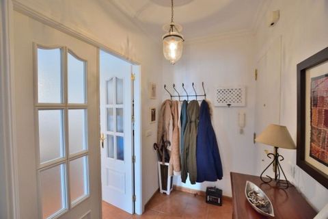 Nice and bright apartment, ready to move into. Located in a quiet area, but close to everything (supermarkets, bars, cafes, banks, butchers, etc.) next to Avenida de Málaga and 5 minutes from Calle de la Bola. It stands out for its natural light, its...