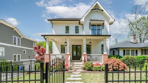Discover the epitome of modern farmhouse elegance in this stunning residence, featuring six generously sized bedrooms and five bathrooms. The heart of the home, the chef's kitchen, is a culinary haven with stainless steel appliances, custom cabinets,...