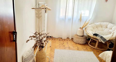 A cozy room decorated in detail, perfect for a person to live and spend a fantastic holiday getting to know Portugal. House shared with me, Ana Rita and my other romate friend Tomas, and two cute little dogs, Duka and Ary who will melt your heart. Th...
