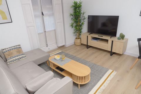 Ideal apartment for 2 or 3 people, it has a large window overlooking Santa Irene street. The apartment is fully equipped so that you do not miss anything and with all the amenities you may need during your stay. The apartment has 2 bedrooms, 1 with d...