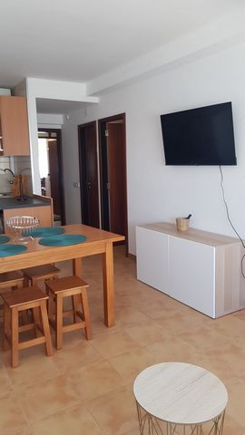 1 bedroom apartment, ideal for 1 or 2 persons in front of the sea and beautiful Sandy beach. Walking distance to center, restaurants, bar , supermarket, pharmacy etc. Wi-fi ant Tv