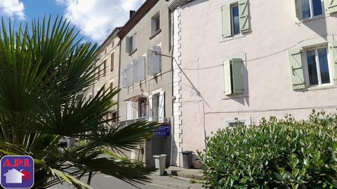 T5 TOWN HOUSE Located in the pretty town of Cazeres sur Garonne, come and discover this large house, completely renovated, composed of a large living room with open kitchen and pantry. On the 1st floor, two bedrooms with bathroom, toilet, and on the ...