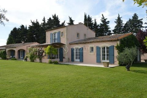 Cheval Blanc, the NADOTTI Immobilier agency offers you this charming property with a surface area of 380 sqm, the main house includes a living room with dining area, a large kitchen, 3 bedrooms, 3 bathrooms, upstairs , a master suite with terrace. A ...