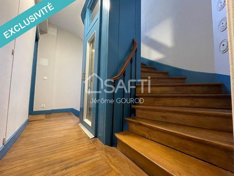A few steps from rue Monge and the Jardin des Plantes, we offer you a 2-room apartment on the 4th floor by elevator in the heart of a well-maintained condominium. This apartment includes a spacious 12m² bedroom, bathed in natural light and facing sou...