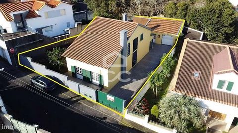 House with 4 Bedrooms 3rd Wc's Large Areas Side Entrance Patio Garage Annex with Kitchen Patio Proximity to Services and Commerce Pico da Pedra is a portuguese parish in the municipality of Ribeira Grande, with an area of 6.56 km² and 2,909 inhabitan...