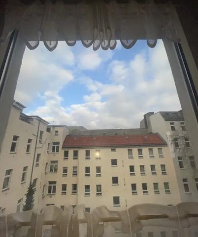 Address: Quitzowstrasse 130, Moabit, 10559 Berlin Property description The apartment is tenanted and can be viewed by appointment. Building This property in an old building is a good-sized 2-room flat in the side wing of Quitzowstr. 130 in Berlin-Moa...