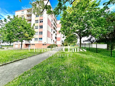 LINGOLSHEIM - QUIET - BRIGHT - LARGE SPACES LINGOLSHEIM (67380): 5-room, 3-bedroom apartment of 104.23 m2 carrez. It is located on the 1st floor of a condominium built in 1978, well maintained and secure. This apartment offers an entrance, a living r...