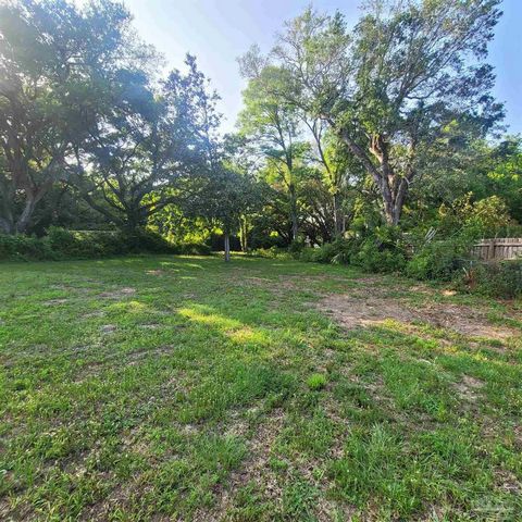 Lot in the heart of the city! Between Davis Hwy and 9th avenue, means quick access to malls, Premier Restaurants, Fresh Market, and Interstates Access! Over a quarter acre in the city, this lot is ready to hold your new home!
