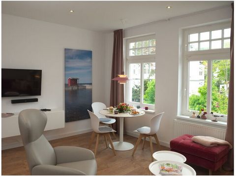 Het moderne vakantieappartement op de 1e verdieping van Villa Annabelle biedt een comfortabele vakantie dicht bij het strand met luxe extra's zoals een strandstoel aan zee en fietsen.