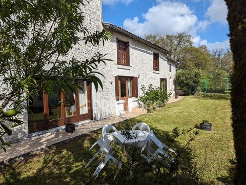 Dpt Charente (16), à vendre VERRIERES maison 4 chambres avec grand jardin