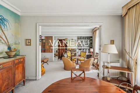 EXCLUSIVITY - Between Nation and Bel Air, Vaneau Immobilier offers you this beautiful bright apartment of 120 m2 on the raised ground floor offering 6 rooms overlooking the courtyard with a long balcony. Liberal profession possible. It consists of an...
