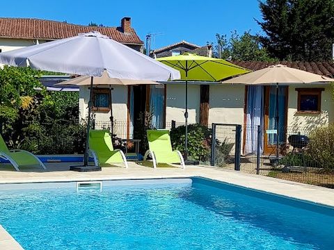 Virtual tour available - In a quiet hamlet, 15 minutes from La Chataigneraie for shops, property with swimming pool, outbuildings and 2 gîtes on approx. 3600m2 of land. The main house, which has retained its old character, comprises: Ground floor - K...